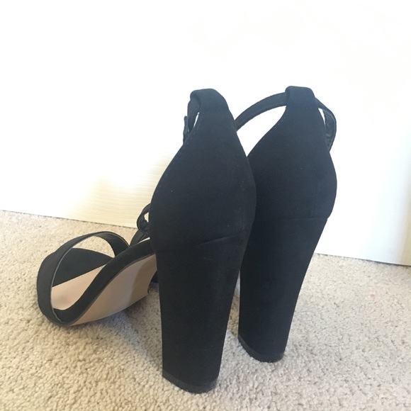 Size 8 heeled sandal - Picture 1 of 4